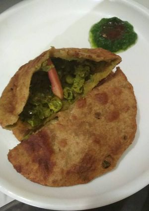 A picture of Matar ki kachori.