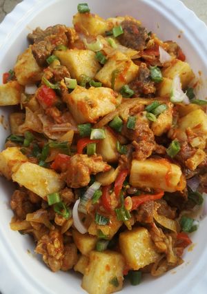 Yam and beef stir fry ainihin hoton girkin