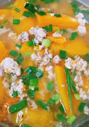 Hình của món Canh bí đỏ thịt bằm.