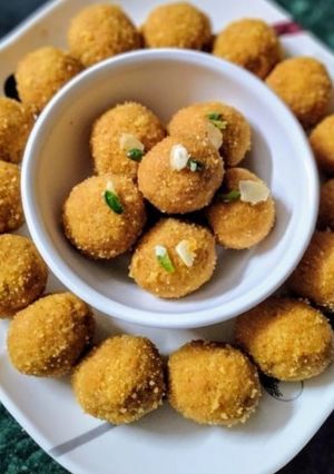 A picture of Besan Ladoo.