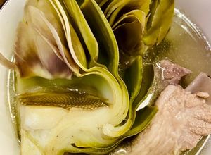 Hình của món Canh bông atiso hầm sườn heo và cách sơ chế atiso.