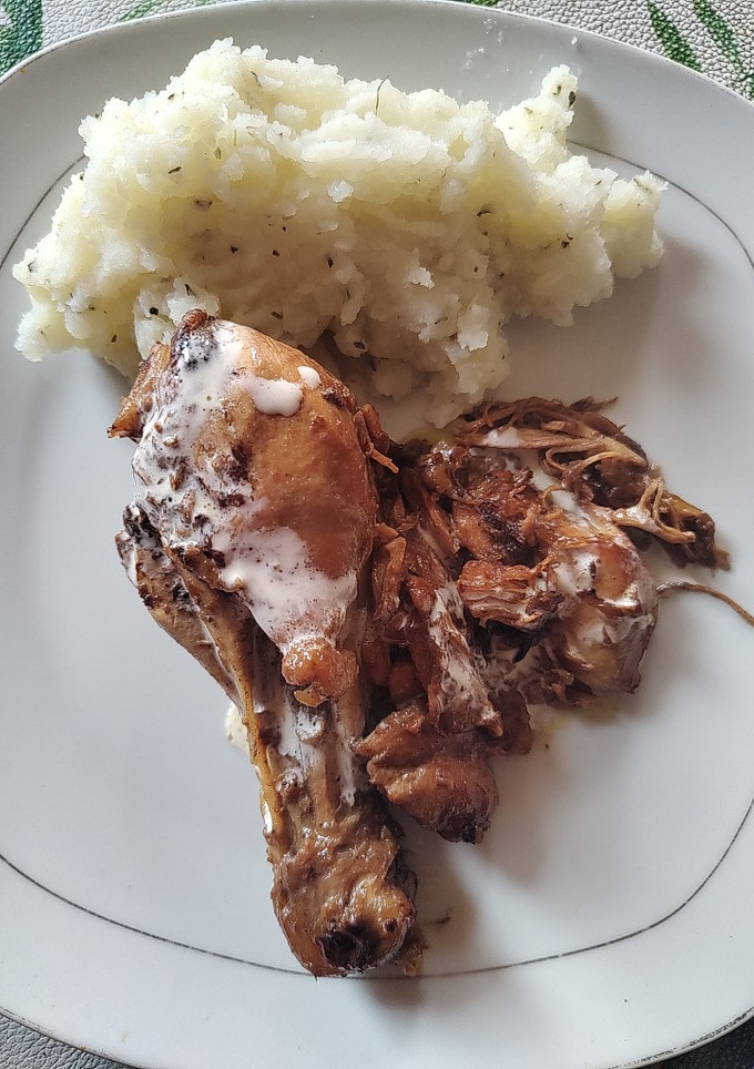 Una foto de Pollo en olla con crema 🍗