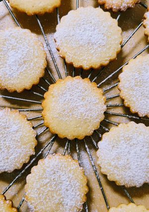 Una foto de Galletitas de crema de leche 🍪 Galletas de nata, 4 ingredientes, sin huevo