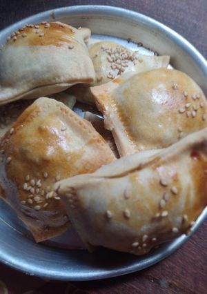 Una foto de Cuadritos de cerdo🐷 🧅 burgol y semillas