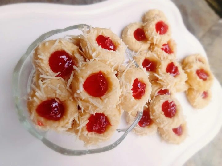 Easy Steps Prepare Recipes Strawberry thumbprint cookies the Can Spoil the Tongue Really Delicious.
