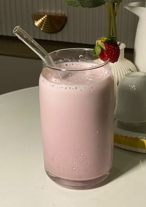 صورة لوصفة عصير فراولة بالحليب🍓🥛