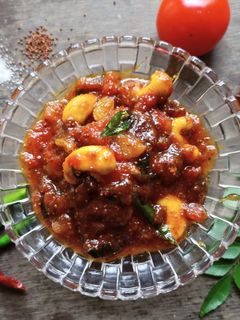 टमाटर की खट्टी मीठी चटनी(tamatar ki khatti meethi chutney recipe in Hindi) रेसिपी मुख्य फोटो