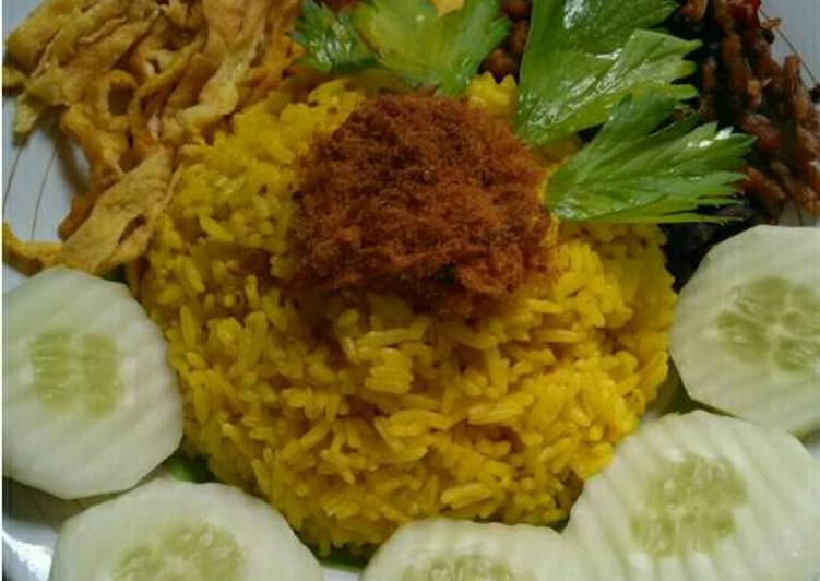 Nasi kuning pulen