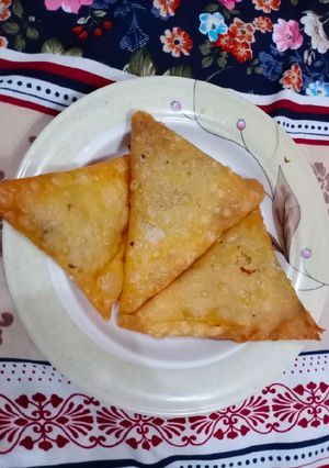 A picture of Jubnah samosa.