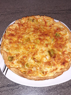 Una foto de Quiche de puerros y calabacín