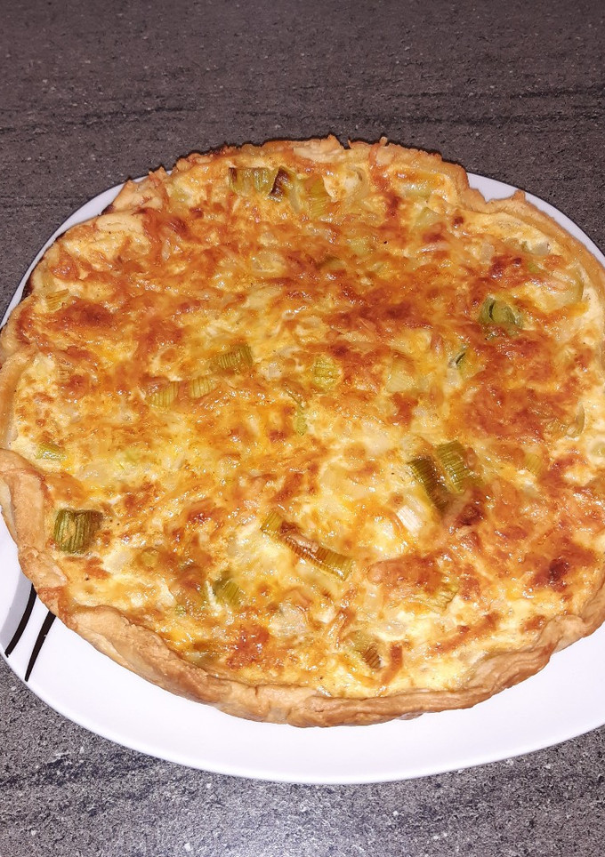Una foto de Quiche de puerros y calabacín