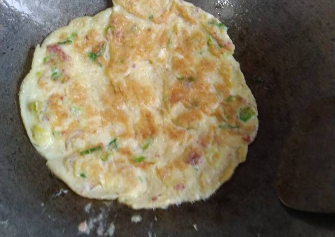 Cara Gampang Menyiapkan Telor dadar kornet mini yang Menggugah Selera