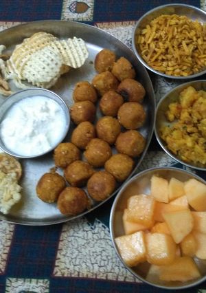 ફરાળી ગુજરાતી થાળી રેસીપી મુખ્ય ફોટો