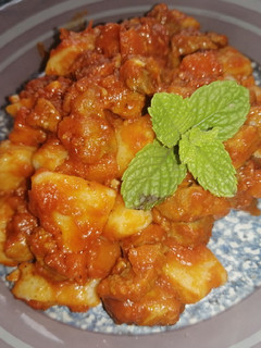 Una foto de Ñoquis con salsa de tomate y ternera