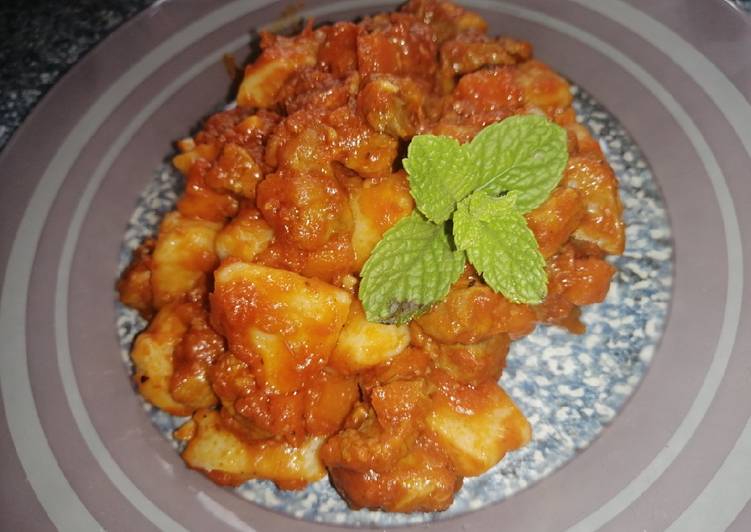 Ñoquis con salsa de tomate y ternera