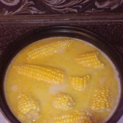 A picture of Corn on the Cobb.