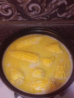 A picture of Corn on the Cobb.