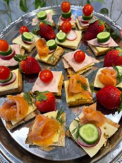 صورة لوصفة فطور التوست الكامل الحبة مع الاجبان والسلمون والتركي المدخن 🥪🥪🥪🥪