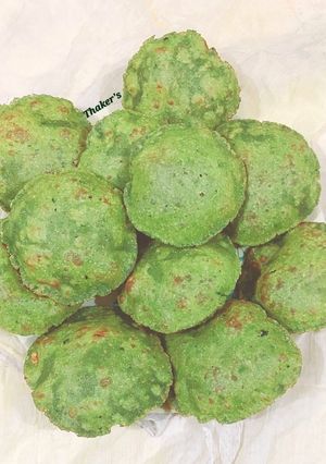 પાલક પૂરી (Palak Poori Recipe In Gujarati) રેસીપી મુખ્ય ફોટો