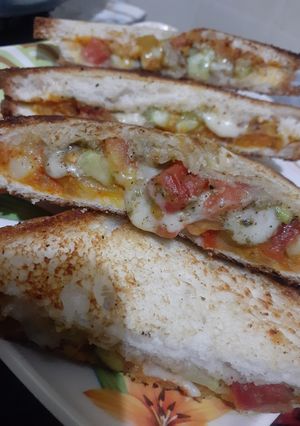 चीजी सैंडविच (cheesy sandwich recipe in Hindi) रेसिपी मुख्य फोटो