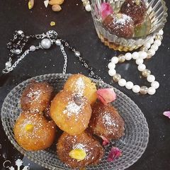 A picture of سوجی کے گلاب جامن.