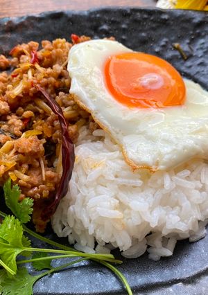 A picture of Thai Gaprao Rice (Readymade sauce).