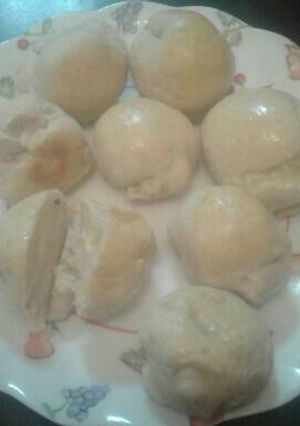Una foto de Pancitos rellenos con mozzarella, albahaca y panceta
