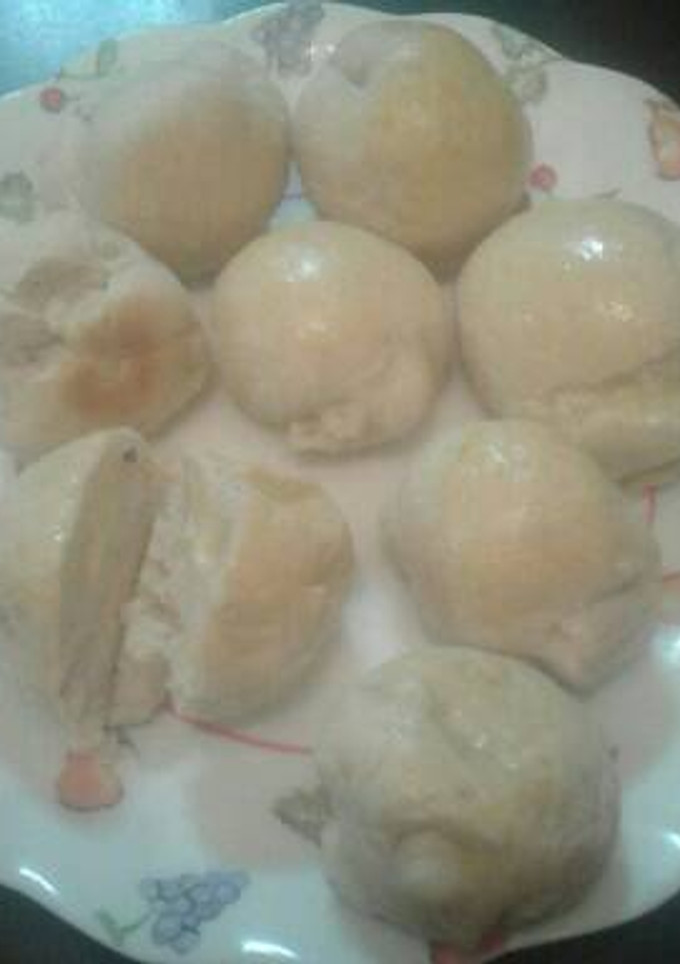 Una foto de Pancitos rellenos con mozzarella, albahaca y panceta