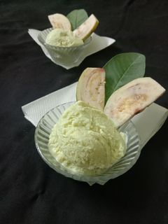 গুয়াভা আইসক্রিম(guava ice cream recipe in Bengali) রেসিপির প্রধান ছবি