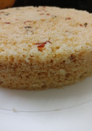 A picture of Eggless tutifruity cake.