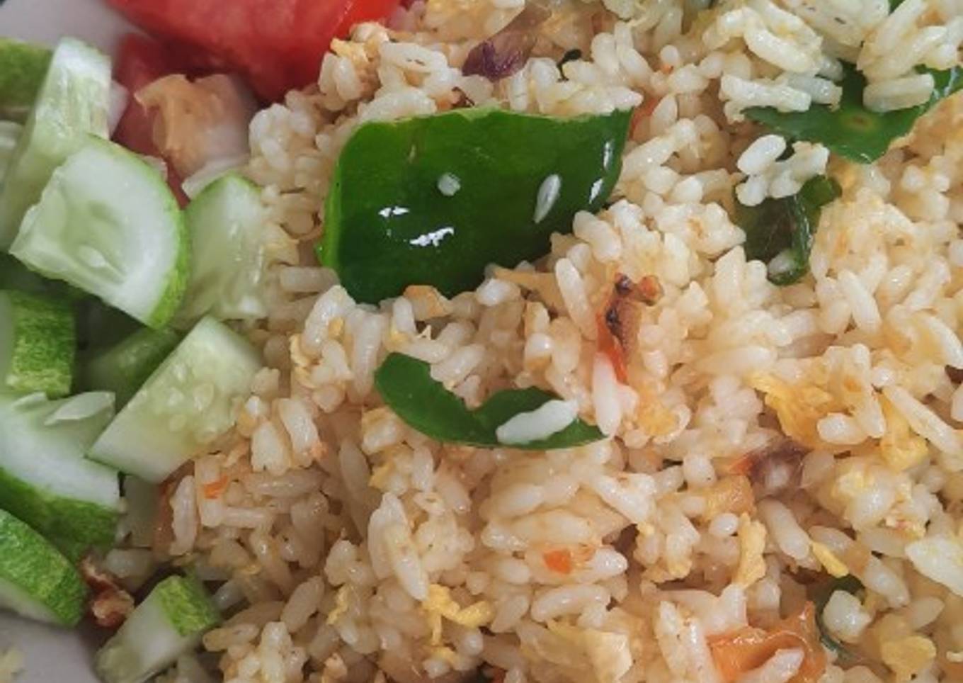 Nasi goreng kuning daun jeruk enaaak