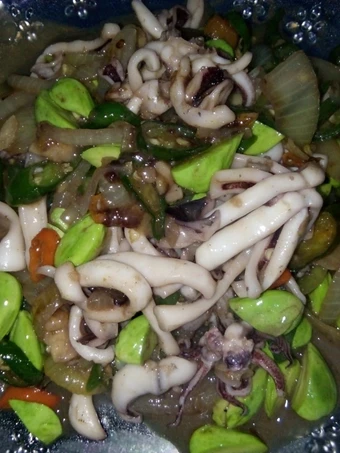 Langkah Mudah untuk Membikin Resep 2.Tumis cumi petai saus tiram yang Lezat Sekali Anti Ribet, Lezat Sekali