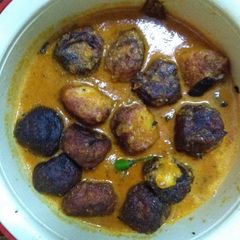 A picture of Chena kofta curry.