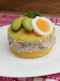 Causa limeña típica peruana (ensaladilla)