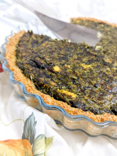Una foto de Quiche de espinacas y queso feta en base crujiente de quinoa