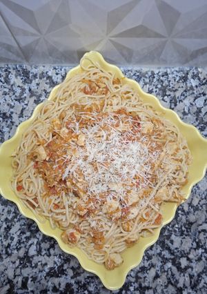 Una foto de Spaghetti con tuco de pollo