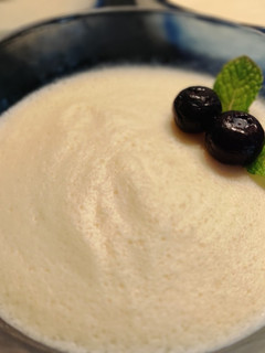Una foto de Mousse de piña y coco