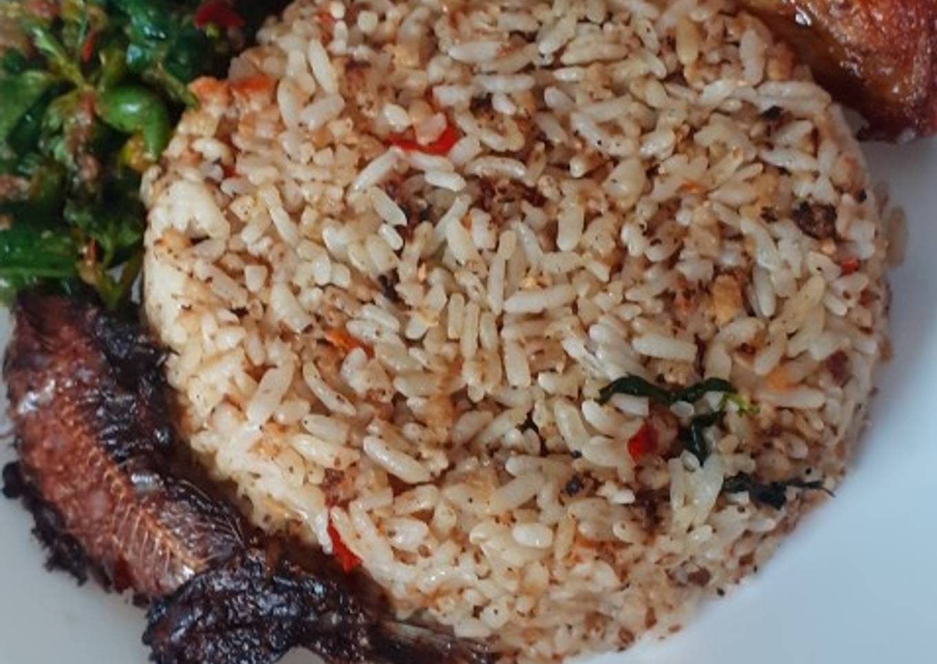 Nasi tutug oncom