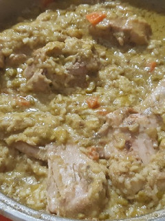 Una foto de Risotto integral con conejo