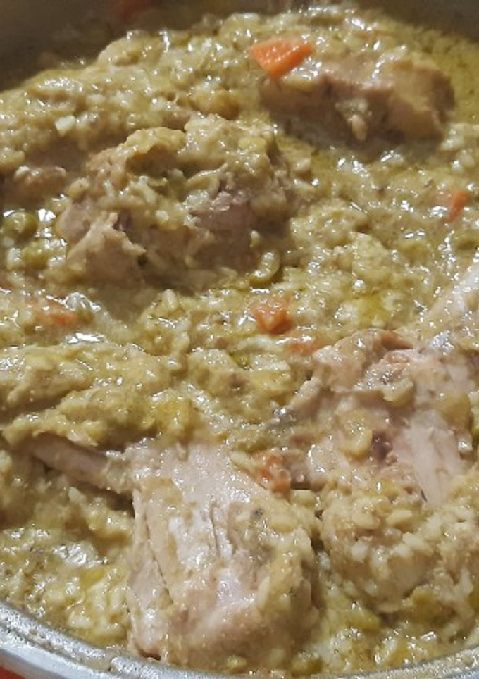 Una foto de Risotto integral con conejo
