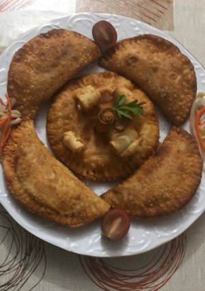 Foto principal de Empanadillas de atún olivas negras y queso de fundir