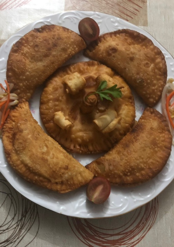 Una foto de Empanadillas de atún olivas negras y queso de fundir