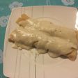 Panqueques de salmón ahumado con salsa a las finas hierbas