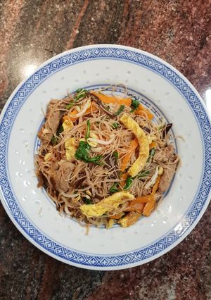 Hình của món Bún Gạo Lứt Xào Thập Cẩm.