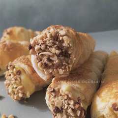 Foto di Cannoncini di pasta sfoglia e crema pasticcera
