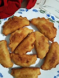 ভাজা পুলি পিঠে (bhaja puli pithe recipe in bengali) রেসিপির প্রধান ছবি
