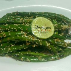 A picture of Beans in toasted sesame and lemon juice.