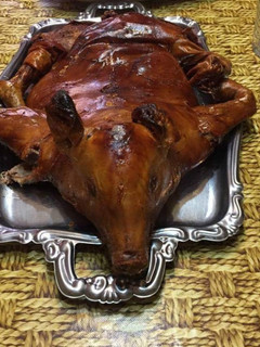 Una foto de Cochinillo asado al horno