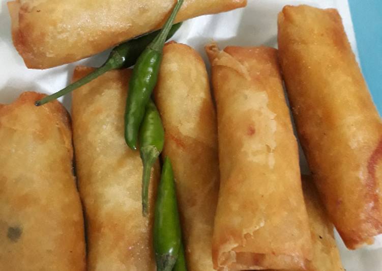 Lumpia ayam rebung,