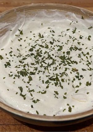 Une photo de Fromage blanc avec des herbes 🌿